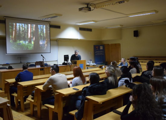 Одржано предавање „Истраживачко новинарство: фектчекинг и крими-трилер истраге“      