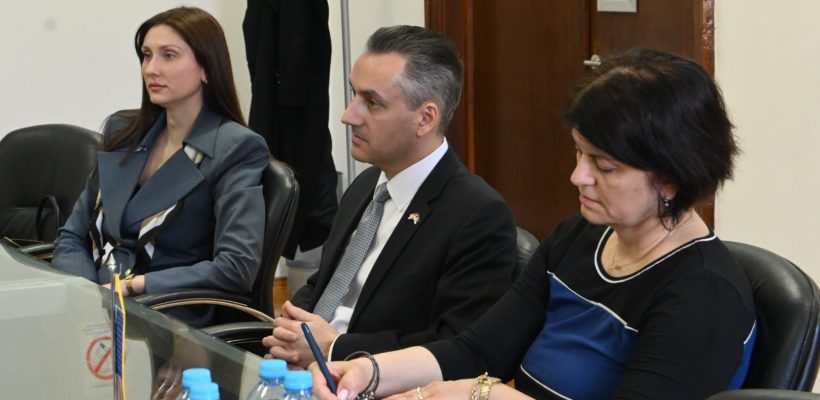 Отправник послова Aмбасаде САД у Србији Александар Титоло посетио Факултет политичких наука и Центар за студије САД