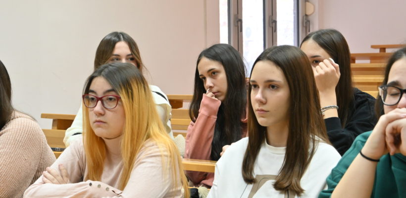 Ученици Седме београдске гимназије посетили Факултет политичких наука